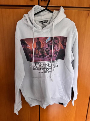 PULL AND BEAR STRANGER THINGS HOODIE
