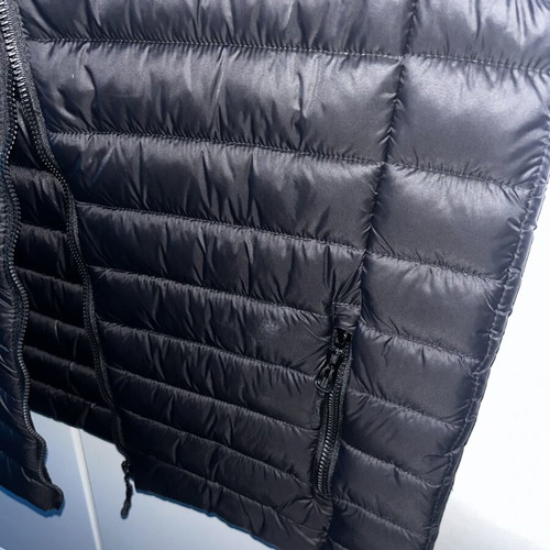 Sleeveless vest new, water-resistant, black, size L