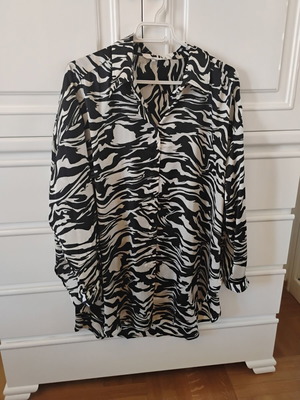 Zebra shirt H&M like new, size XL, black