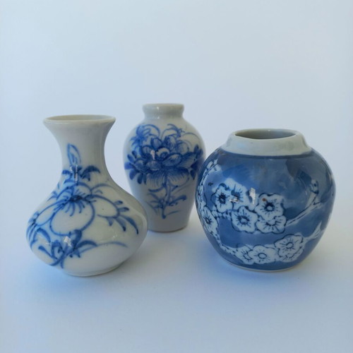 Set of 3 Japanese porcelain miniature vases like new