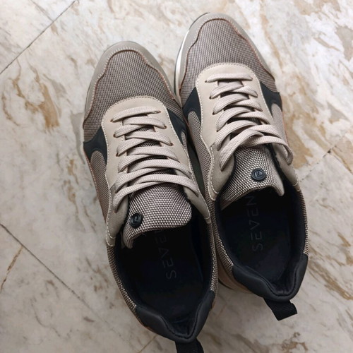 Seven women's sneakers size 39 like new, beige and black
