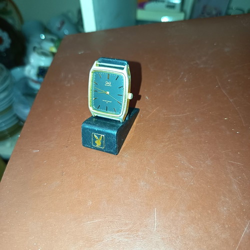 Q&Q watch quartz made in Japan, like new, black dial with gold details