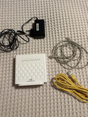ZTE router like new with cables
