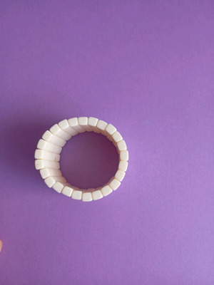 Bracelet white used, elastic