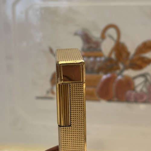 St Dupont lighter like new with elegant design