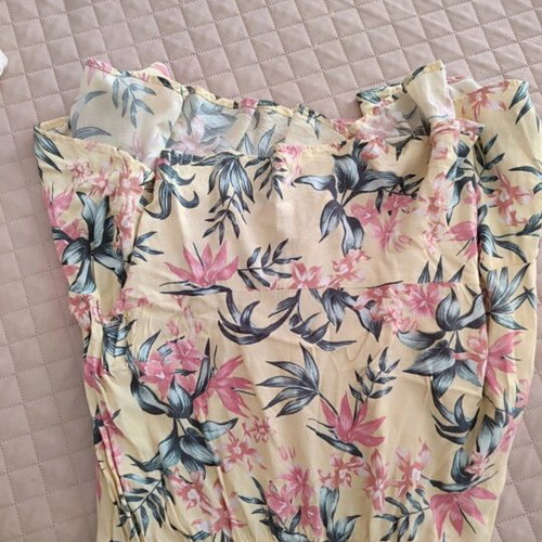 Floral mini skirt like new, yellow, elastic waist