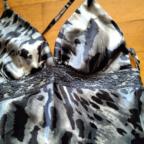 Satin dress YSATIS animal print like new, small size