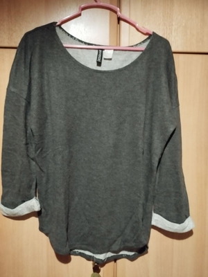 H&M gray t-shirt used, size S