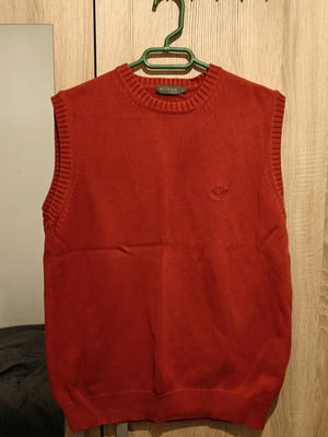 Oviesse red vest used, size Medium/Large