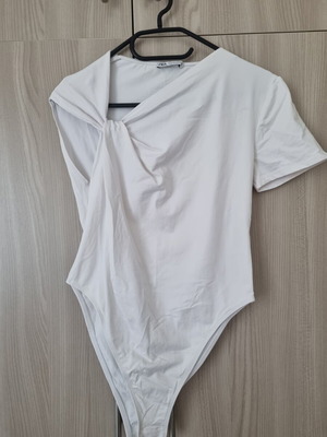 Zara bodysuit size large, like new, white
