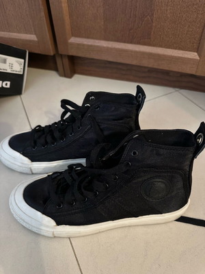 Diesel sneakers size 40 like new, black