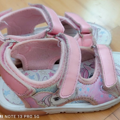 Disney sandals size 26 used with lights, pink