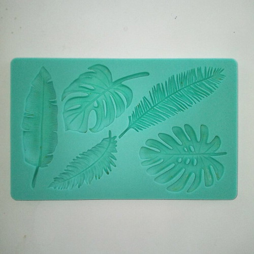 Set of three silicone molds like new