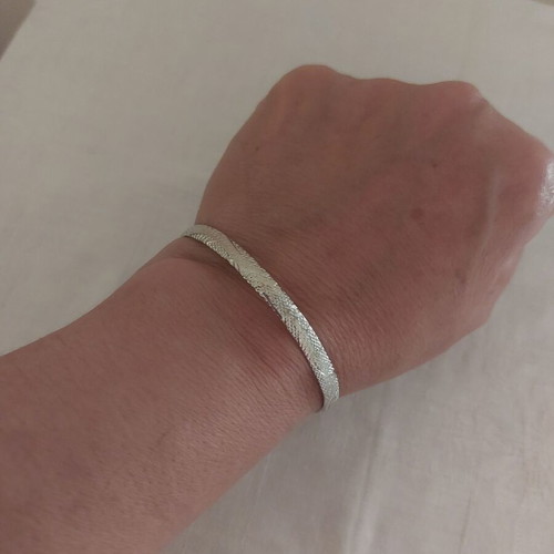 Bracelet made of stainless steel, like new, thin and light, silver
