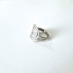 Silver s9.25 ring like new, silver color