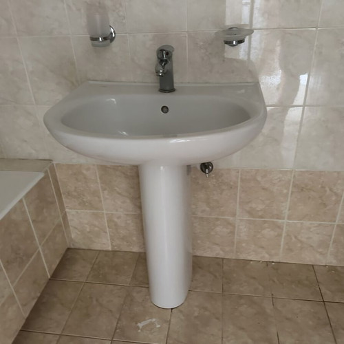 Bathroom sink Ideal Standard like new with faucet