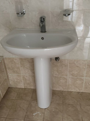 Bathroom sink Ideal Standard like new with faucet