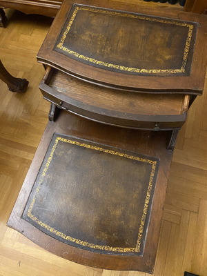 Ιδιαίτερο έπιπλο αντίκα με τρία ράφια και συρτάρι μεταχειρισμένο