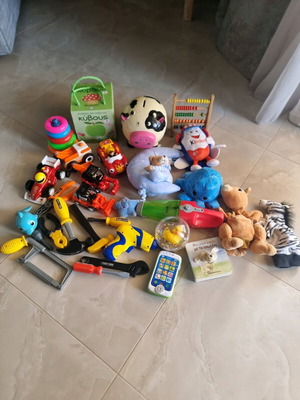 Various toys used, pack with animals and blocks