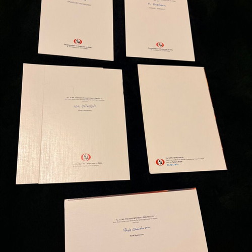 Set of 6 collectible Christmas cards like new