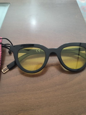 Sunglasses yellow, like new, pin up style