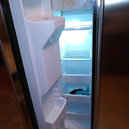General Electric inox refrigerator used with ice maker and water dispenser