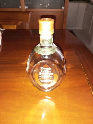 Dimple Golden Selection bottle like new, collectible empty