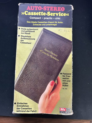 Vintage cassette case like new with original box