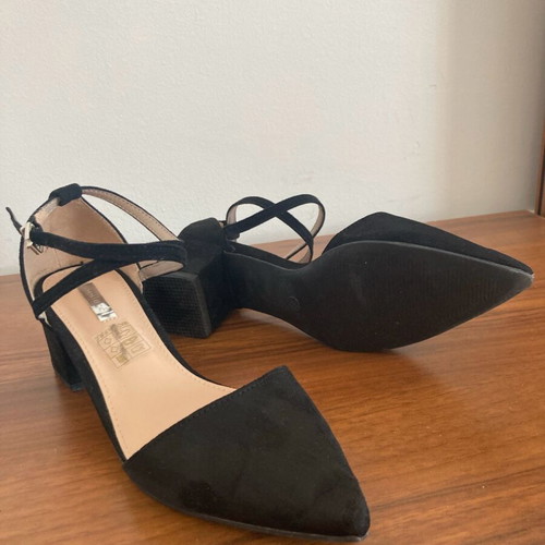 Black suede shoes like new, size 38