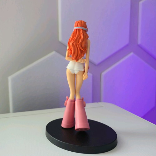 Nami One Piece statue figure 17cm new, pvc