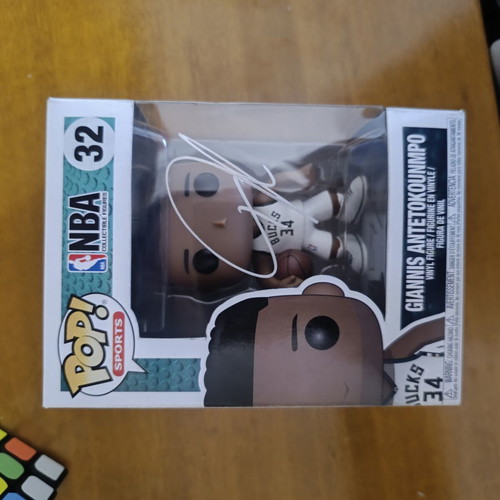 Funko Pop 32 Giannis Antetokounmpo Signed like new
