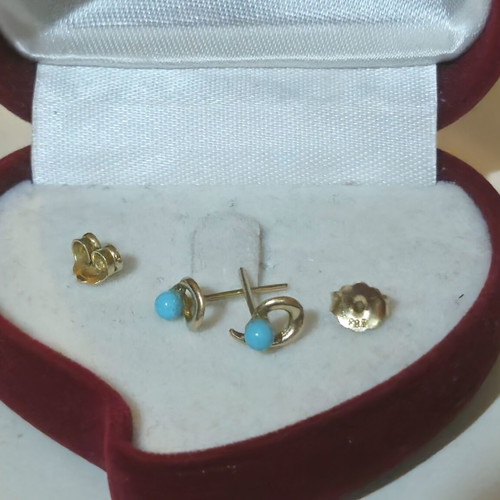 14K gold stud earrings with turquoise, vintage