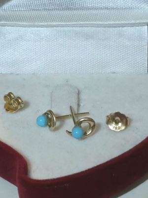 14K gold stud earrings with turquoise, vintage