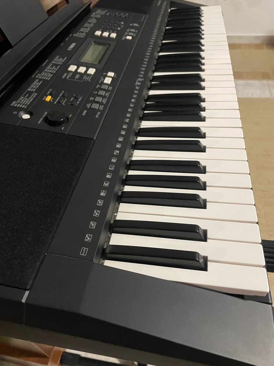 Yamaha PSR E343 keyboard like new with… - € 140,00 - Vendora.cy