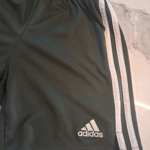 Manchester United Adidas παιδικά ποδοσφαιρικά σορτς εκτός έδρας 8-9 ετών σαν καινούργια