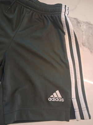 Manchester United Adidas παιδικά ποδοσφαιρικά σορτς εκτός έδρας 8-9 ετών σαν καινούργια