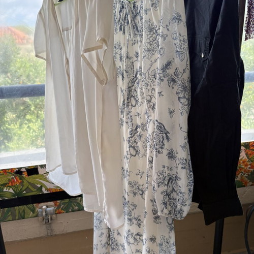 Women's clothing set Large size, like new, includes floral dress and shirts