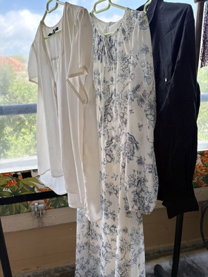 Women's clothing set Large size, like new, includes floral dress and shirts