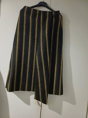 Sisley Χειμερινή Φούστα Σαν Καινούργιο, Μέγεθος Μ, Μαύρη με Μπεζ Ρίγα