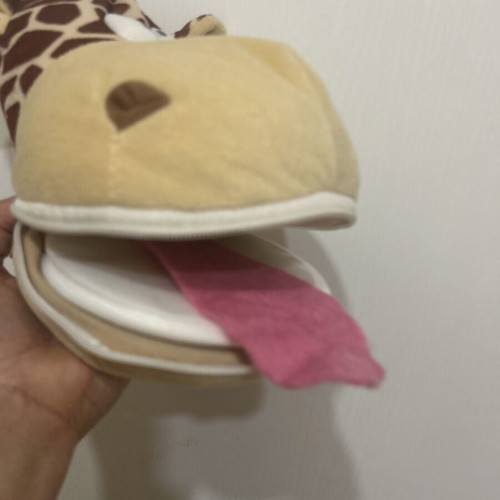 Retro plush giraffe CD DVD case like new from the 90s