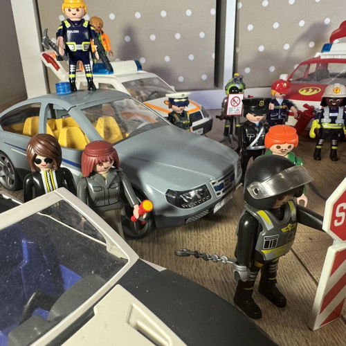 Playmobil Police Bundle used, 6 vehicles, 19 figures, accessories, lights & sound