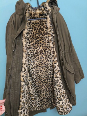 Stradivarius women's jacket like new, small with inner fur lining