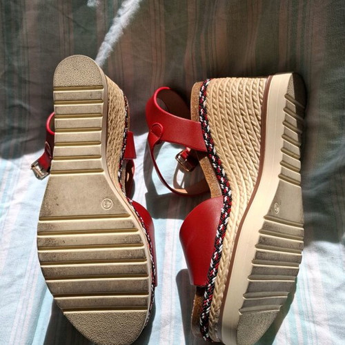 Alta Moda red platform sandals like new, size 41