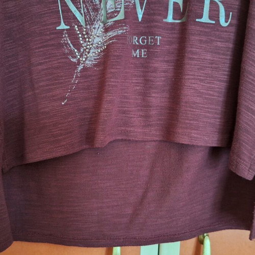 Long-sleeve blouse like new, size M, burgundy