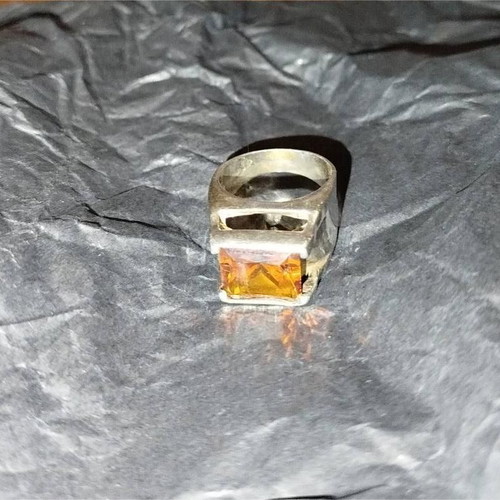 Solitaire ring used with citrine in diamond cut