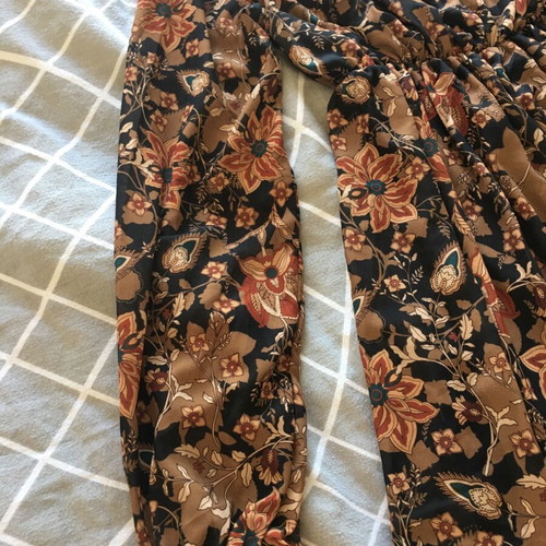 Floral dress like new, one size with elastic waist and sleeves