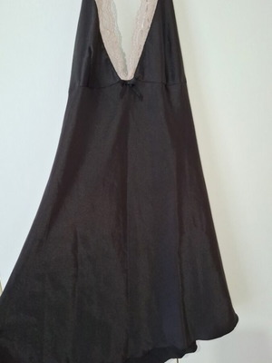 Νυχτικό μαύρο σατινέ με μπεζ δαντέλα στο V, σαν καινούργιο, μέγεθος L