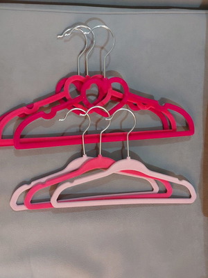 Παιδικές κρεμάστρες μεταχειρισμένες, βελούδο, 6 τεμ.