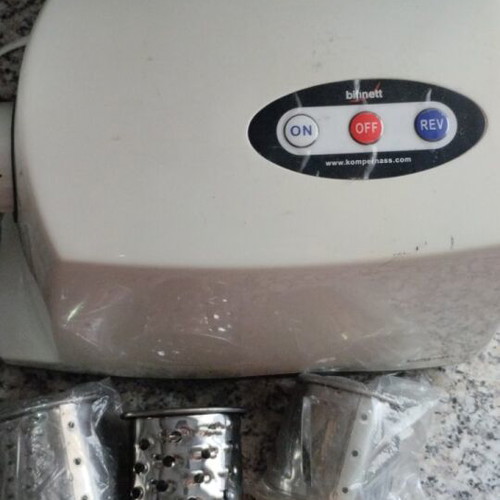 Electric Polytrefths like new, grates cheese and nuts
