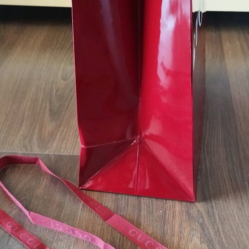 GUCCI τσάντα χαρτόνι και κορδέλα σαν καινούργια 14×35×26